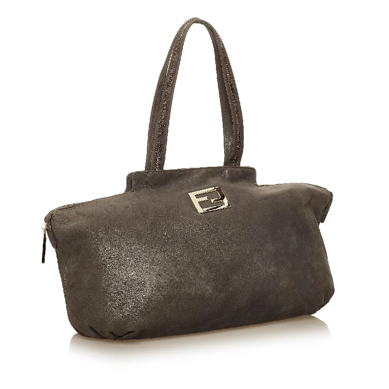 Fendi Baguette bags with a detachable charm featuring the brand's mascotFendi Chains Leather Tote Bag (SHG-29529)