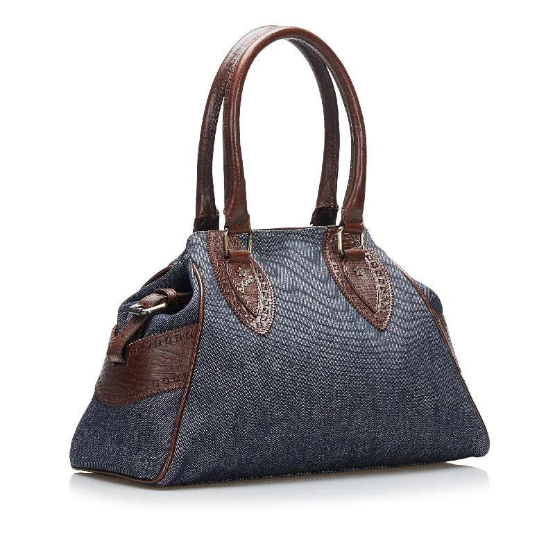 Ladies Fendi shoulder bags with a hidden magnetic pocket for discreet storageFendi Etniko Shoulder Bag (SHG-umNg09)