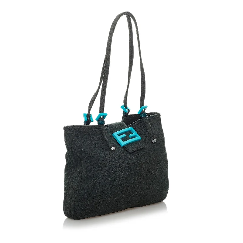 Ladies Fendi shoulder bags with a quilted leather exterior for a luxurious and cozy lookFendi Canvas Tote Bag (SHG-29511)