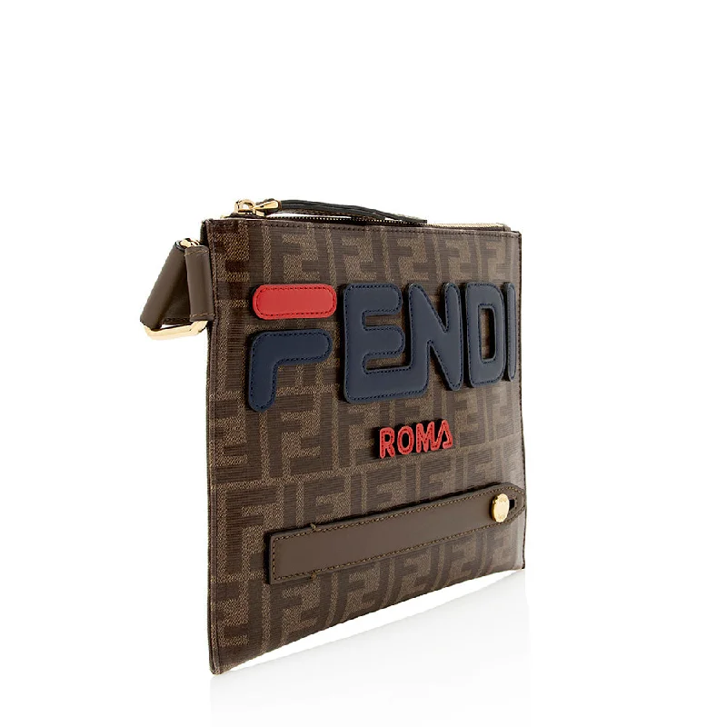 Ladies Fendi Peekaboo bags with a detachable shoulder strap for different carrying optionsFendi FF Spalmati Fila Messenger Bag (SHF-16130)