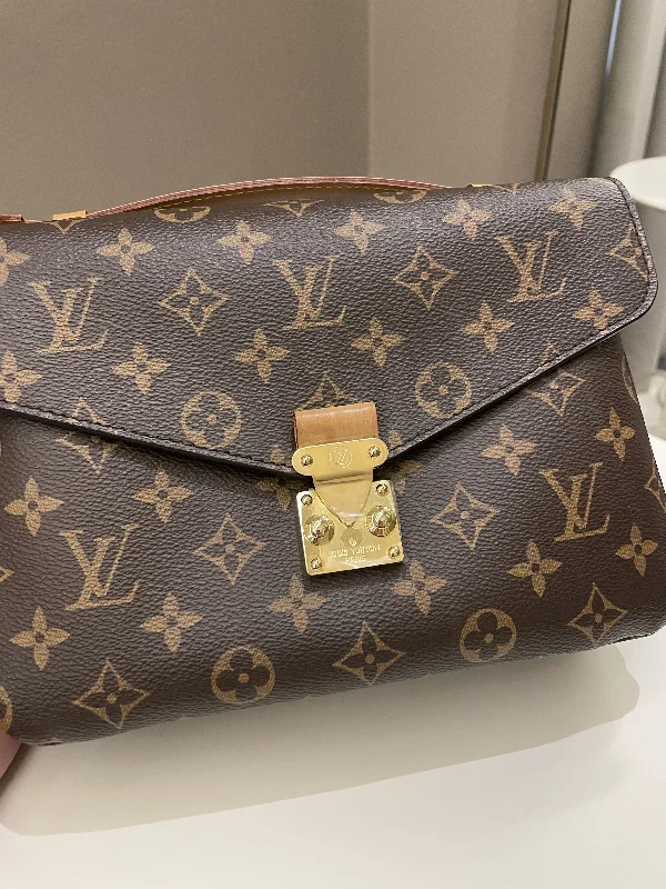 Louis Vuitton Neverfull bags with large capacity for everyday essentialsLouis Vuitton Pochette Metis Classic Monogram