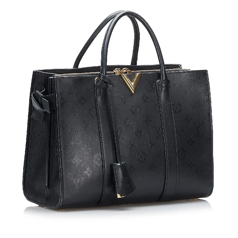 Louis Vuitton bags with a snap - button closure and a decorative charm for styleLouis Vuitton Monogram Very Tote MM (FIJjoJ)