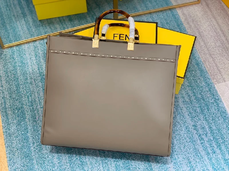 Ladies Fendi handbags with a detachable wallet insert for added convenienceWF -  Fendi Bag - 356