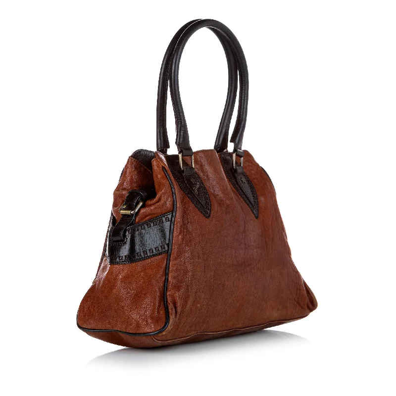 Ladies Fendi shoulder bags with a detachable key fob for easy key managementFendi Etniko Leather Handbag (SHG-23005)