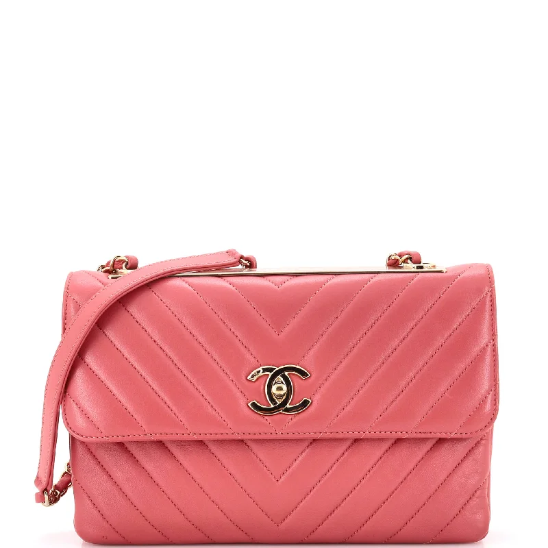 Chanel Handbag with Adjustable Strap for ComfortTrendy CC Flap Bag Chevron Lambskin Medium