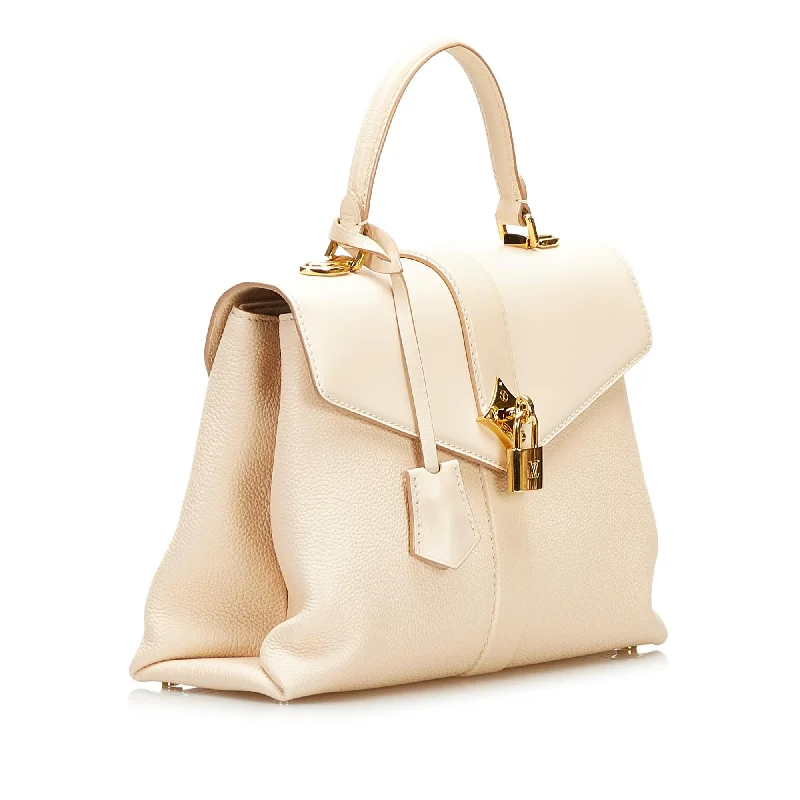 Louis Vuitton backpacks with a sleek, minimalist design for styleLouis Vuitton Rose Des Vents PM 35639)