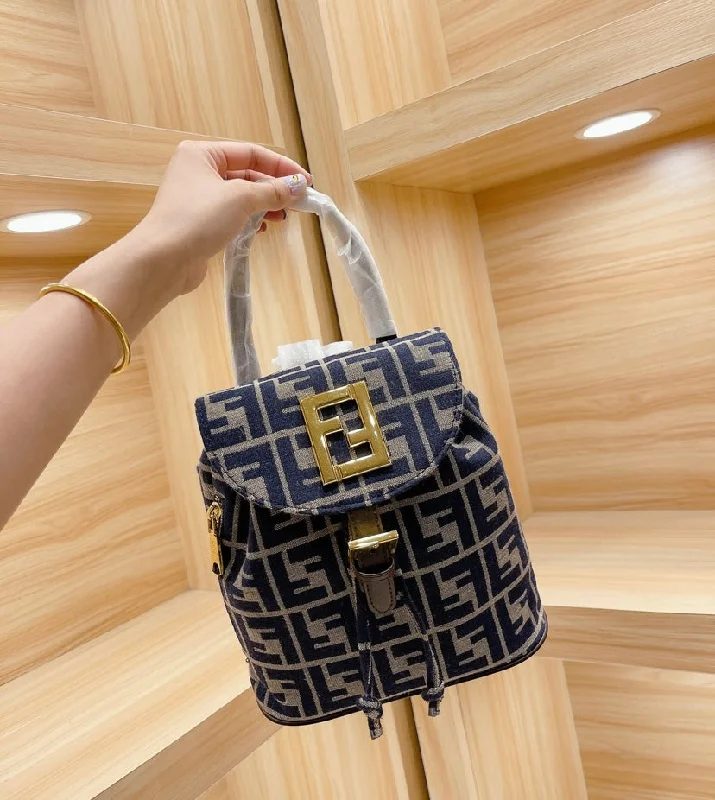 Ladies Fendi Peekaboo bags with a hand - stitched leather handle for artisanal charmFendi 2021 new woman backpack