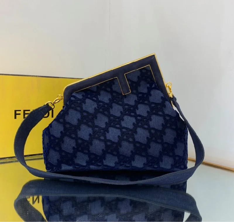 Fendi bags with a leather - bound notebook insert for jotting down notesFendi 2022 new woman handbag