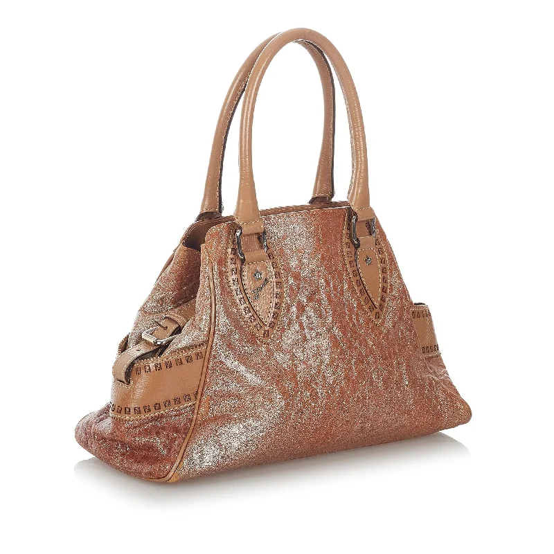 Fendi tote bags with a thermal - insulated pocket for keeping drinks hot or coldFendi Etniko Leather Handbag (SHG-26889)