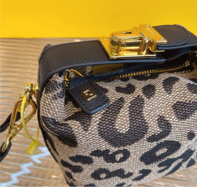 Fendi crossbody bags with a detachable wallet on chain for a hands - free wallet optionFendi cute Crossbody Bags