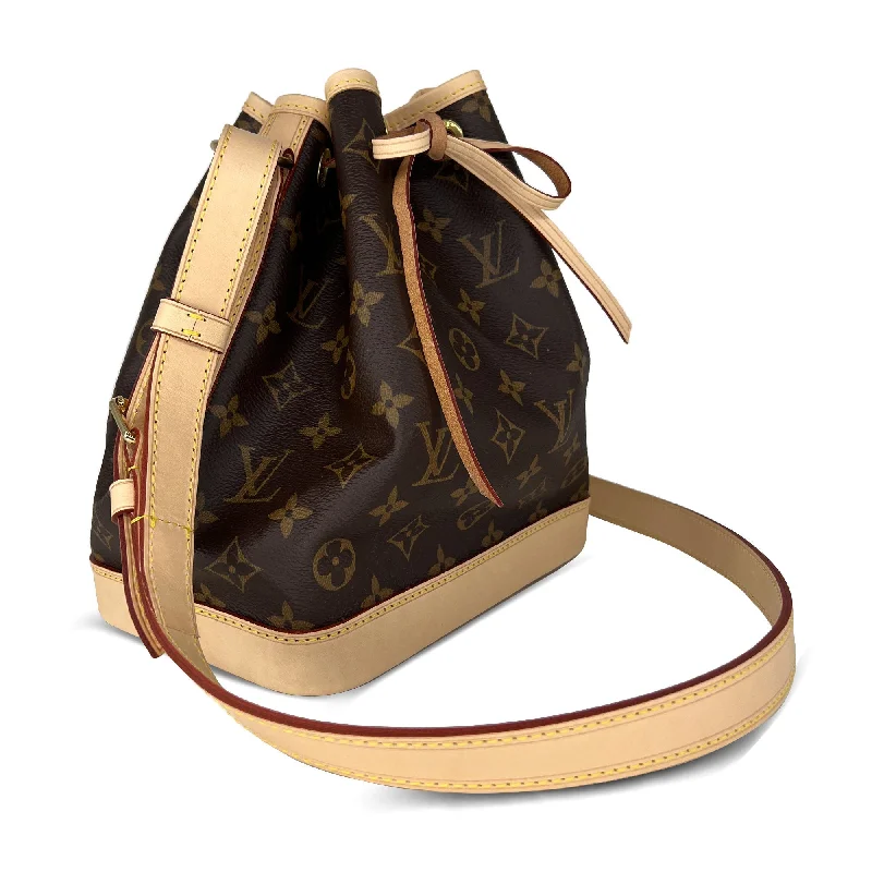 Louis Vuitton crossbody bags with a keychain holder for practicalityLouis Vuitton noe Monogram BB