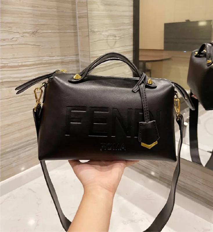 Fendi handbags with a metallic - finish FF logo for a bold and glamorous lookFENDI 2021 new ladies handbag