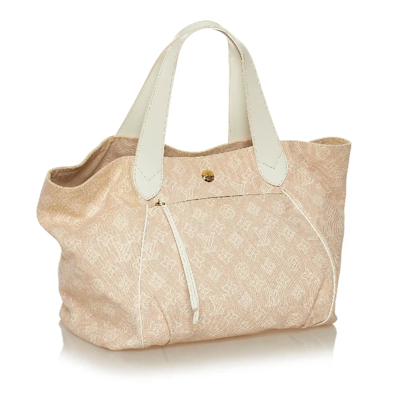 Ladies Louis Vuitton Petite Malle bags in a pastel color for a soft lookLouis Vuitton Sable Cabas Ipanema GM (34338)