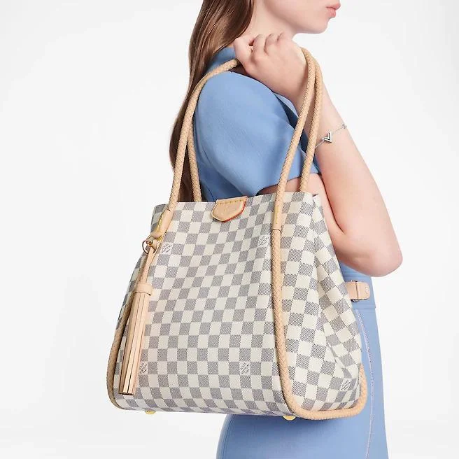 Louis Vuitton bags with a magnetic snap closure for easy accessLouis Vuitton PROPRIANO