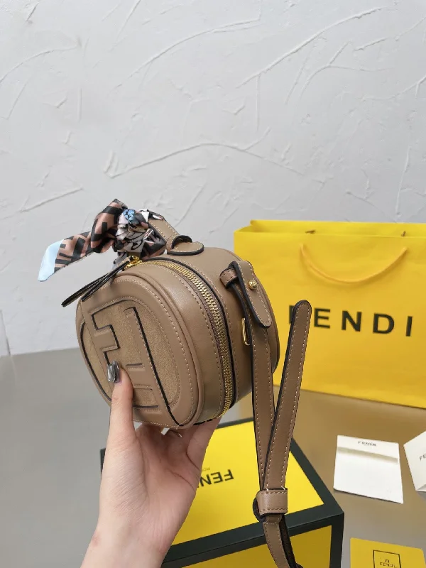 Fendi crossbody bags with a detachable ID holder for easy identificationEN   Designer bags by Fendi 241