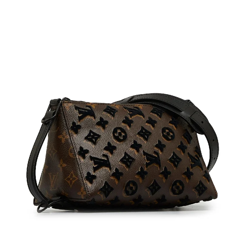 Louis Vuitton bags with a detachable mirror inside for on - the - go touch - upsLouis Vuitton Monogram Tuffetage Triangle Messenger (mXWoCr)