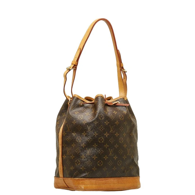 Louis Vuitton bags with a magnetic snap closure for easy accessLouis Vuitton Noé Bag in Monogram Bucket Bag M42224