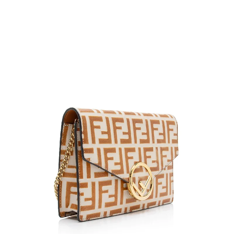 Fendi crossbody bags with a detachable ID holder for easy identificationFendi FF Embossed 1974 Wallet On Chain (SHF-ZSVAwL)