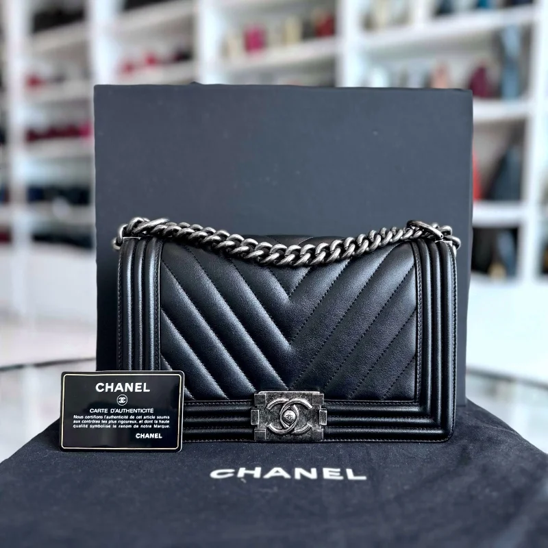 Chanel Vintage Inspired Handbag for Retro Lovers*Calfskin* Boy Old Medium 25CM Chevron Calfskin Leboy Black RSHW No 20