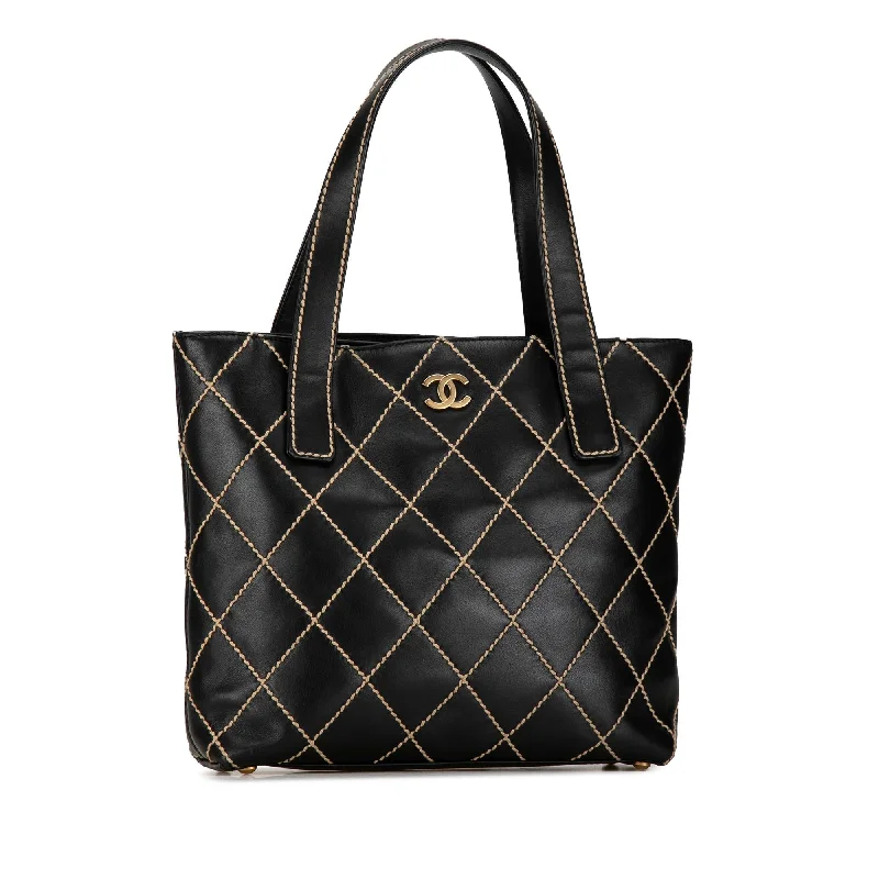 Chanel bags for women with a taste for high fashionChanel CC Lambskin Wild Stitch Handbag (aqtoNm)