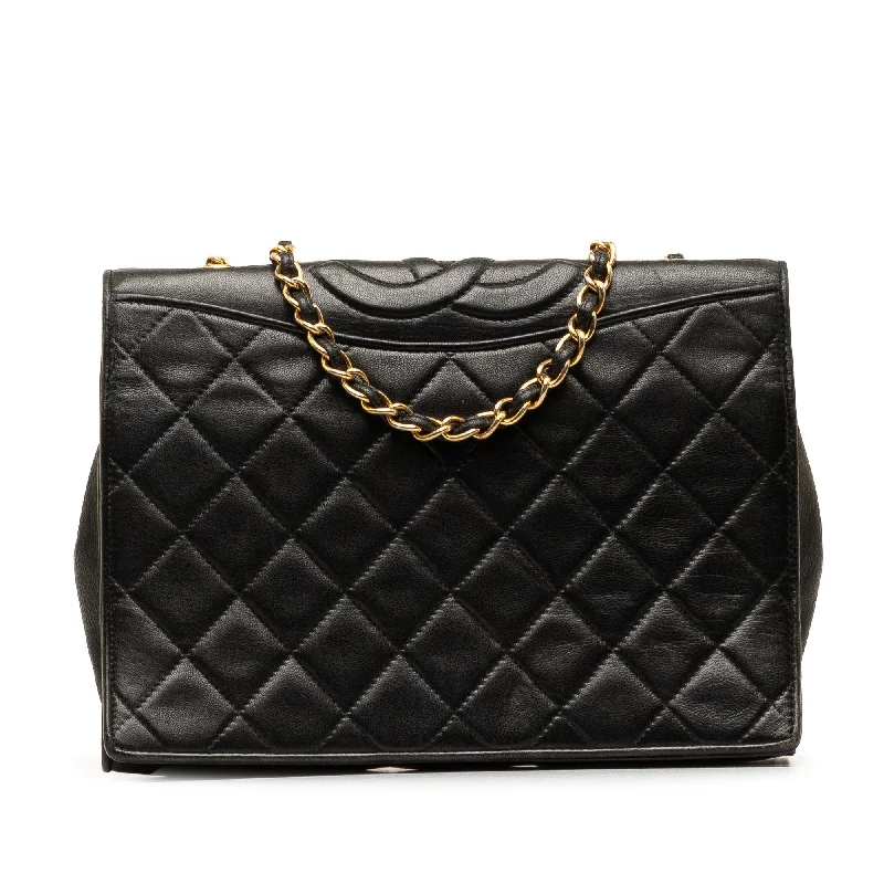 Chanel bags with chain and leather strap combinationsChanel CC Quilted Lambskin Full Flap (wxEZyN)