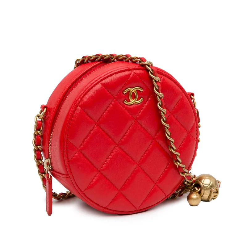 Chanel bags with iconic stitching detailsChanel CC Quilted Lambskin Pearl Crush Round Clutch with Chain (NXSLvp)