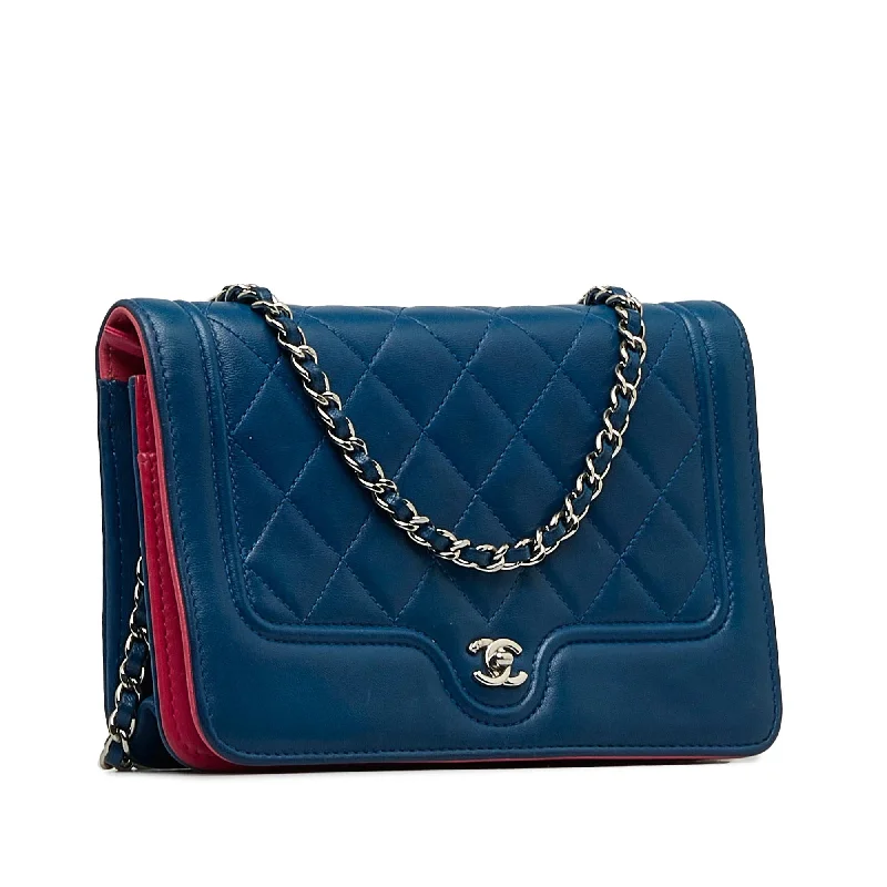 Chanel bags with exclusive seasonal designs and materialsChanel CC Quilted Lambskin Wallet On Chain (hwVWYz)