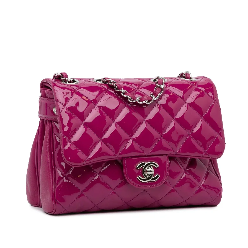 Chanel bags with leather and tweed combinationsChanel CC Quilted Patent Leather Crossbody Bag (g7XOp3)