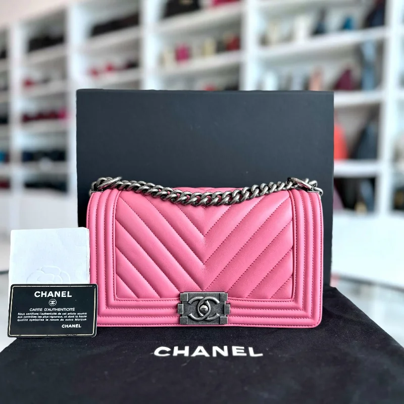 Chanel bags with iconic gold chains*Like New* Boy Old Medium 25CM Calfskin Chevron Leboy Pink RSHW No 26